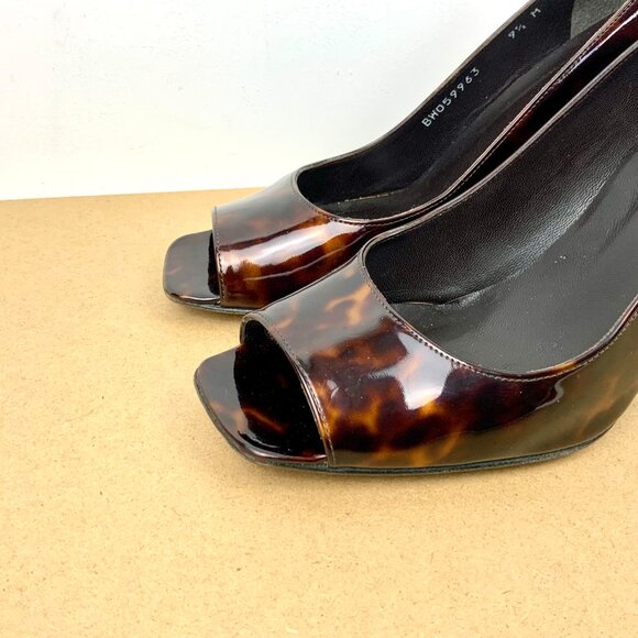 Stuart Weitzman Brown Patent Leather Tortoise Shell Peep Toe Pumps Size 9.5M - Picture 13 of 16